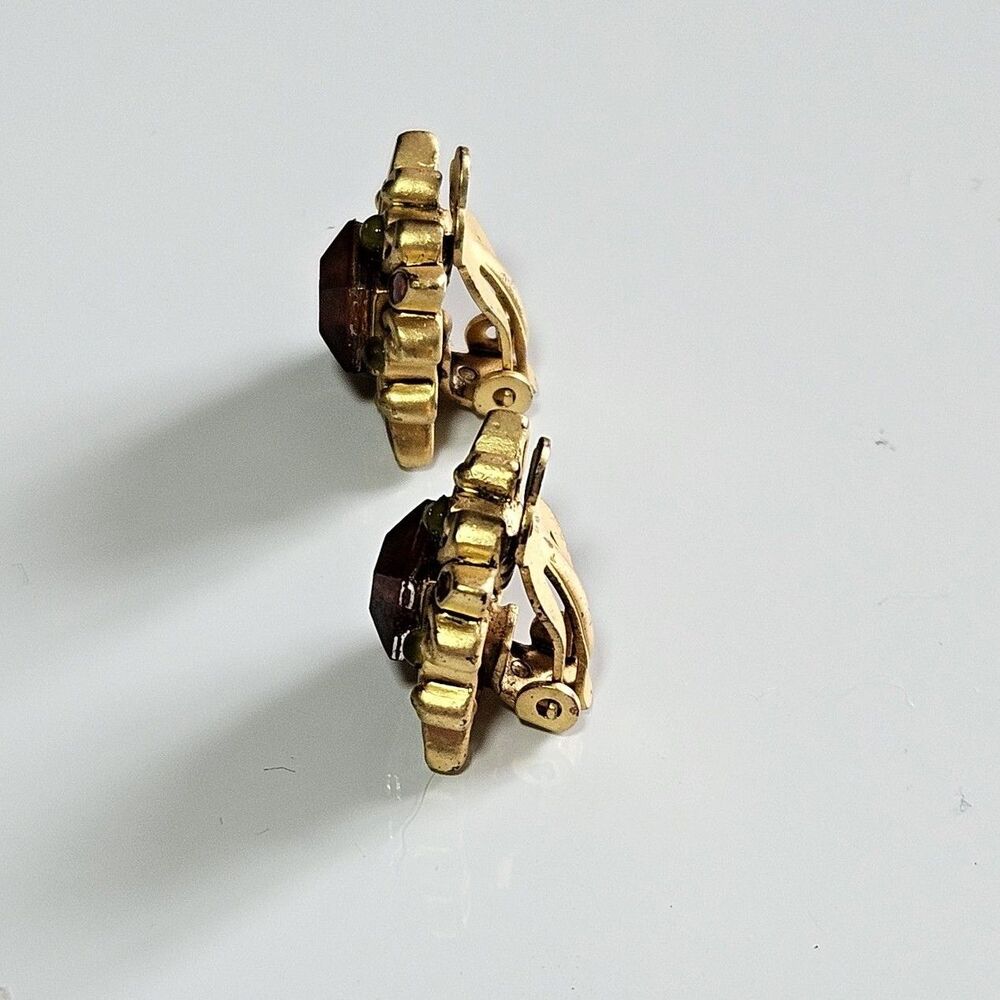 Vintage Gold Tone Orange Rhinestone Green Accent Clip On Earrings - Picture 6 of 8